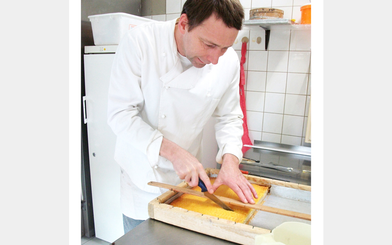 Herr Fiedler Anschnitt Eierschecke
